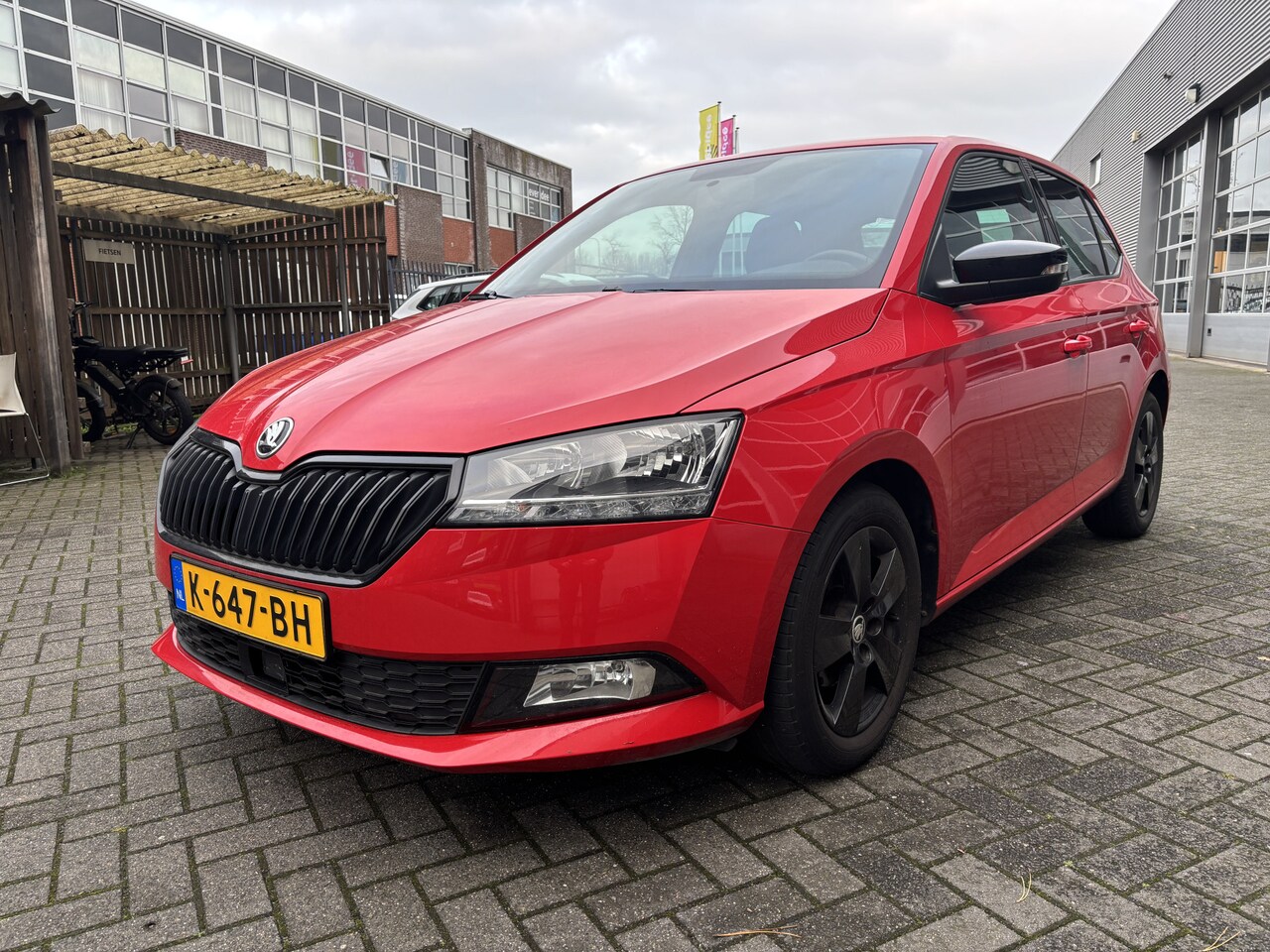 Skoda Fabia - 1.0 TSI Sport business App Connect / Airco / LM Velgen 15" / Parkeersensoren achter / Crui - AutoWereld.nl