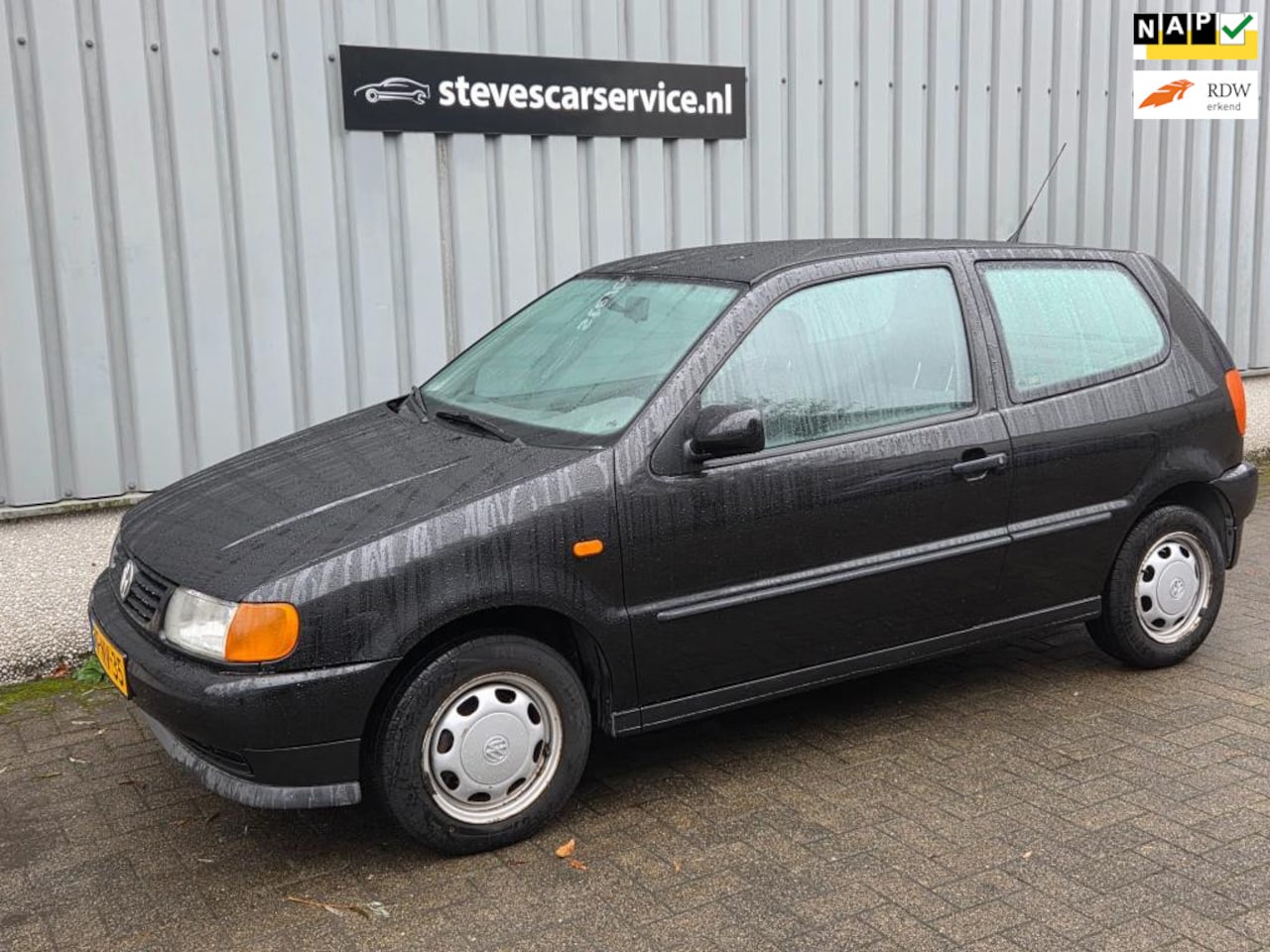 Volkswagen Polo - 1.4 3drs 212dkm maar 30 jaar documentatie erbij incl aankoop nota - AutoWereld.nl