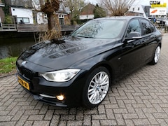 BMW 3-serie - 320i 170pk Edition Exe Automaat Clima Navi Xenon LED