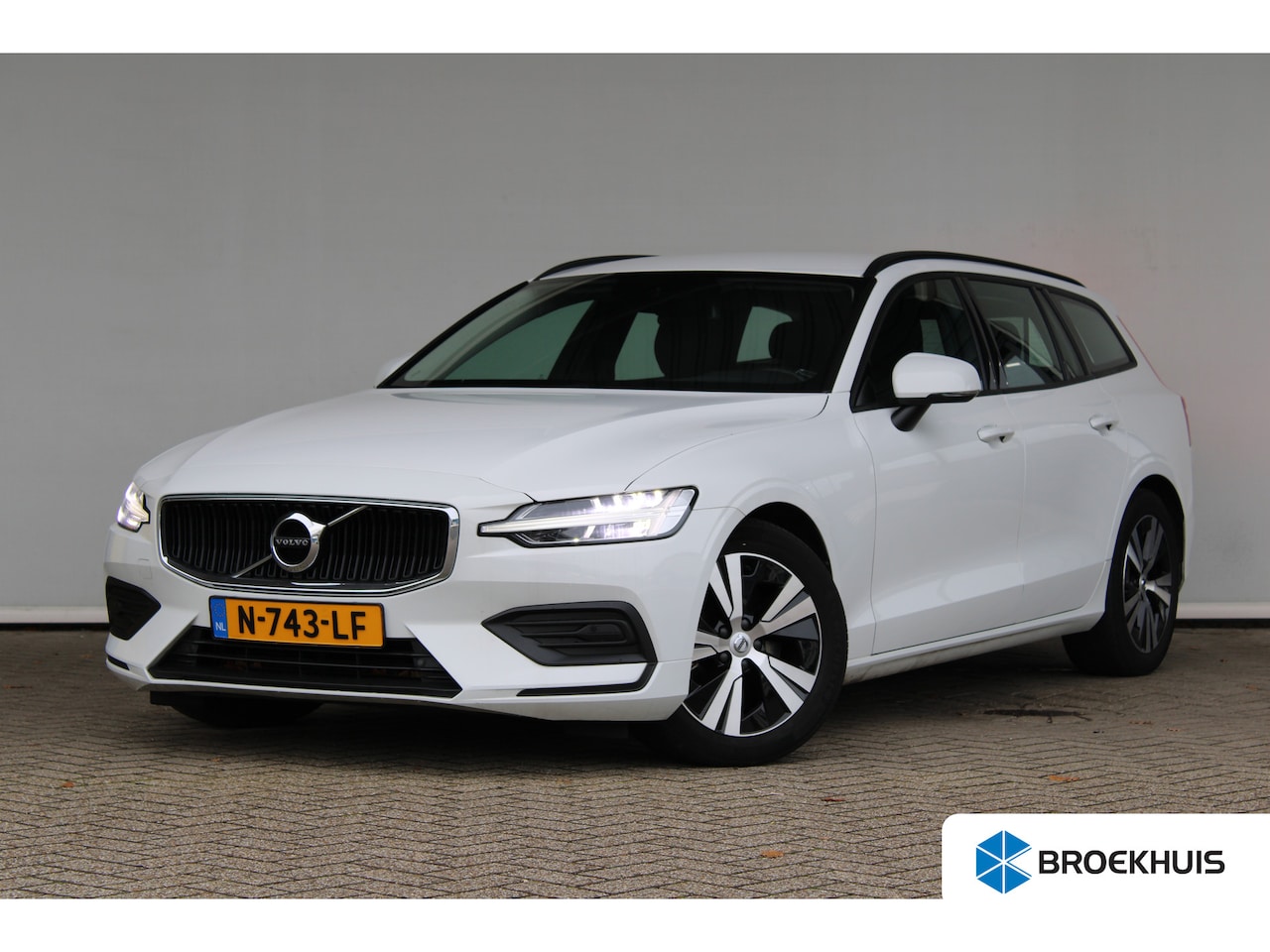 Volvo V60 - 2.0 B3 Momentum Advantage | Ledere Bekleding | Apple carplay & Android auto | Keyless Star - AutoWereld.nl