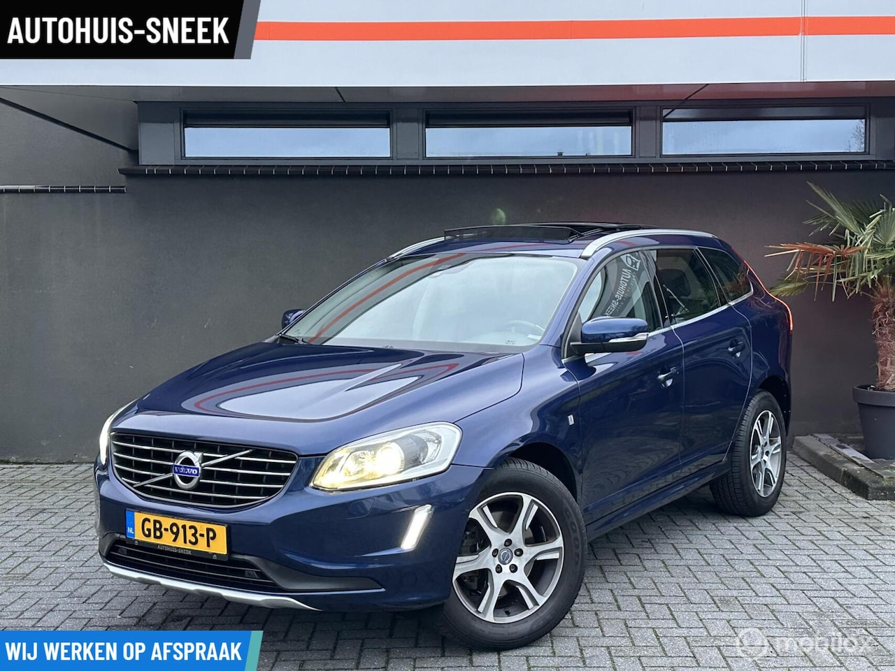 Volvo XC60 - 2.0 D4 FWD Ocean Race | Trekhaak | Pano | Netjes - AutoWereld.nl