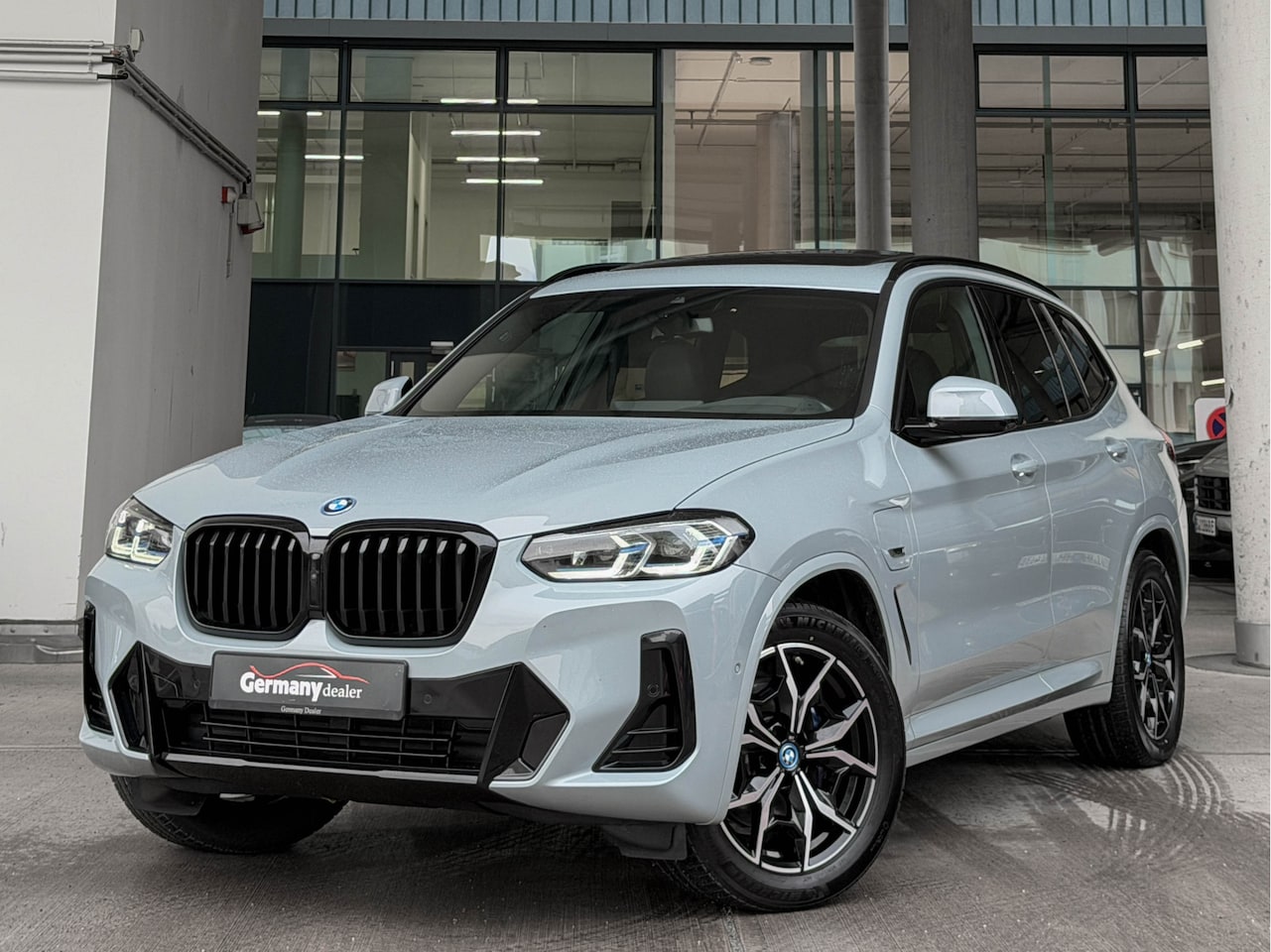 BMW X3 - xDrive30e 292PK M-Sport Brooklyn Pano Tr-Haak Laser Elektr. Zetels - AutoWereld.nl