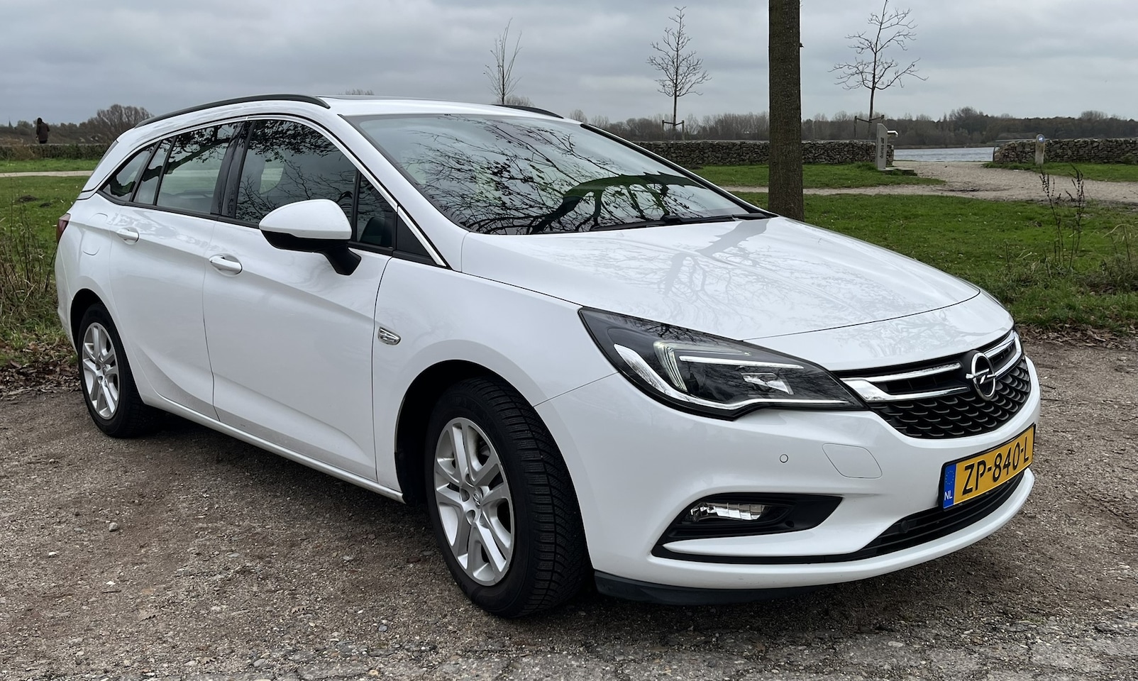 Opel Astra Sports Tourer - 1.0 Business+ dealer onderhouden, incl. winterbanden op velg, nieuwe turbo (2024), afneembare trekhaak - AutoWereld.nl
