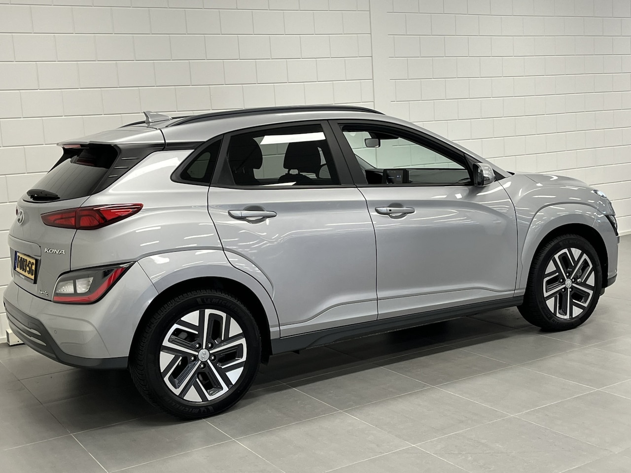 Hyundai Kona Electric - EV Pure 64 kWh APPLE / ANDROID NAVIGATIE | PARKEERCAMERA | LONG RANGE - AutoWereld.nl