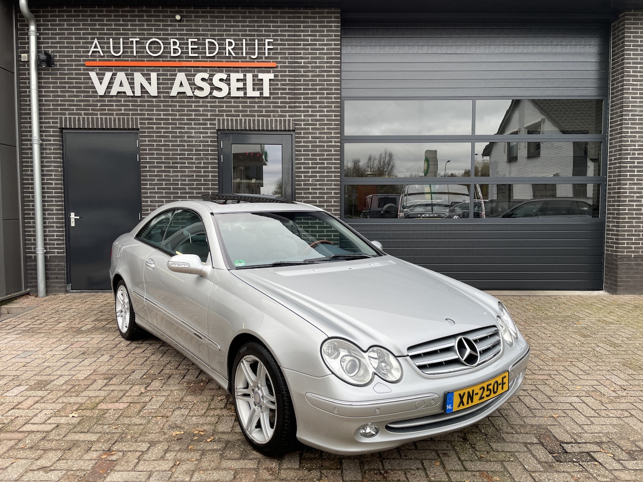 Mercedes-Benz CLK-klasse Coupé - 320 Elegance Schuifdak , Leer , Navi - AutoWereld.nl
