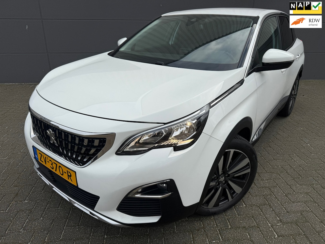 Peugeot 3008 - 1.2 PureTech Blue Lease*CAMERA*CARPLAY*APK*NAP*CRUISE*NAVI*PARK SENSOREN - AutoWereld.nl