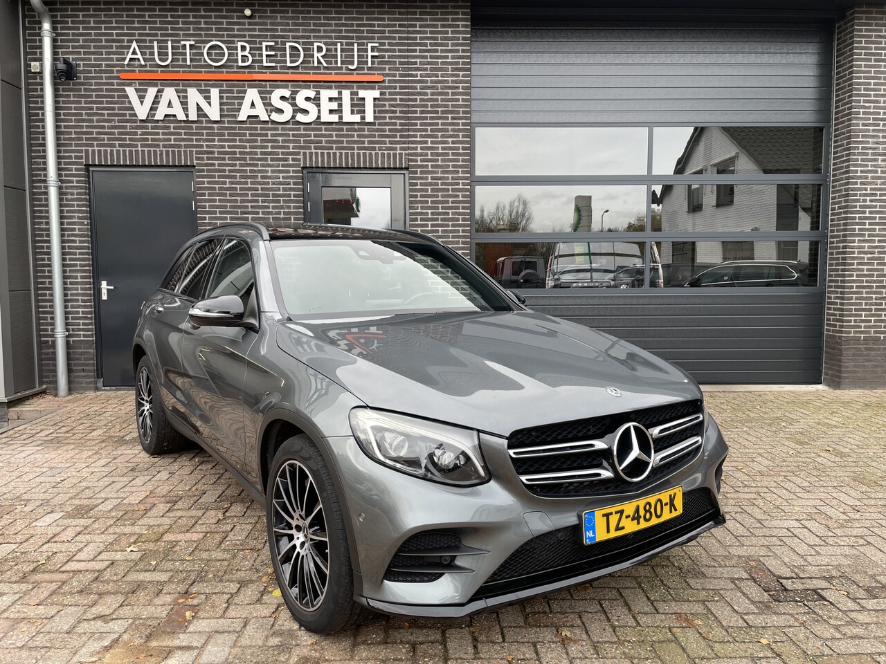 Mercedes-Benz GLC-klasse - 250 4MATIC Premium AMG , Panoramadak , Leer - AutoWereld.nl