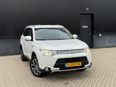 Mitsubishi Outlander - 2.0 PHEV Executive X-Line (bj Dec-2014) PARELMOER|CAM|NAV