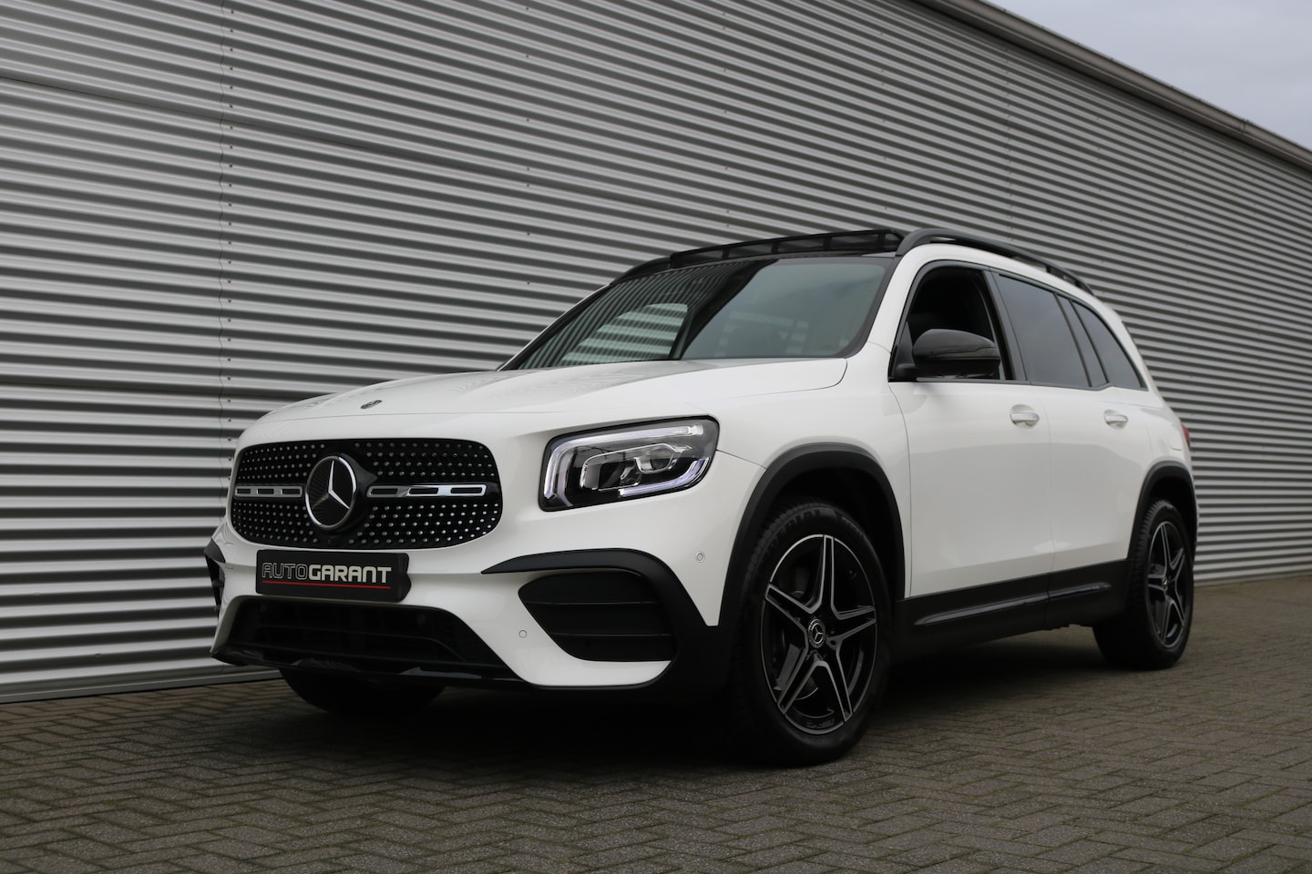 Mercedes-Benz GLB - 250 4MATIC AMG Pakket AMG NightPakket (Panoramadak Sportleder/Memory Carplay Burmester Key - AutoWereld.nl