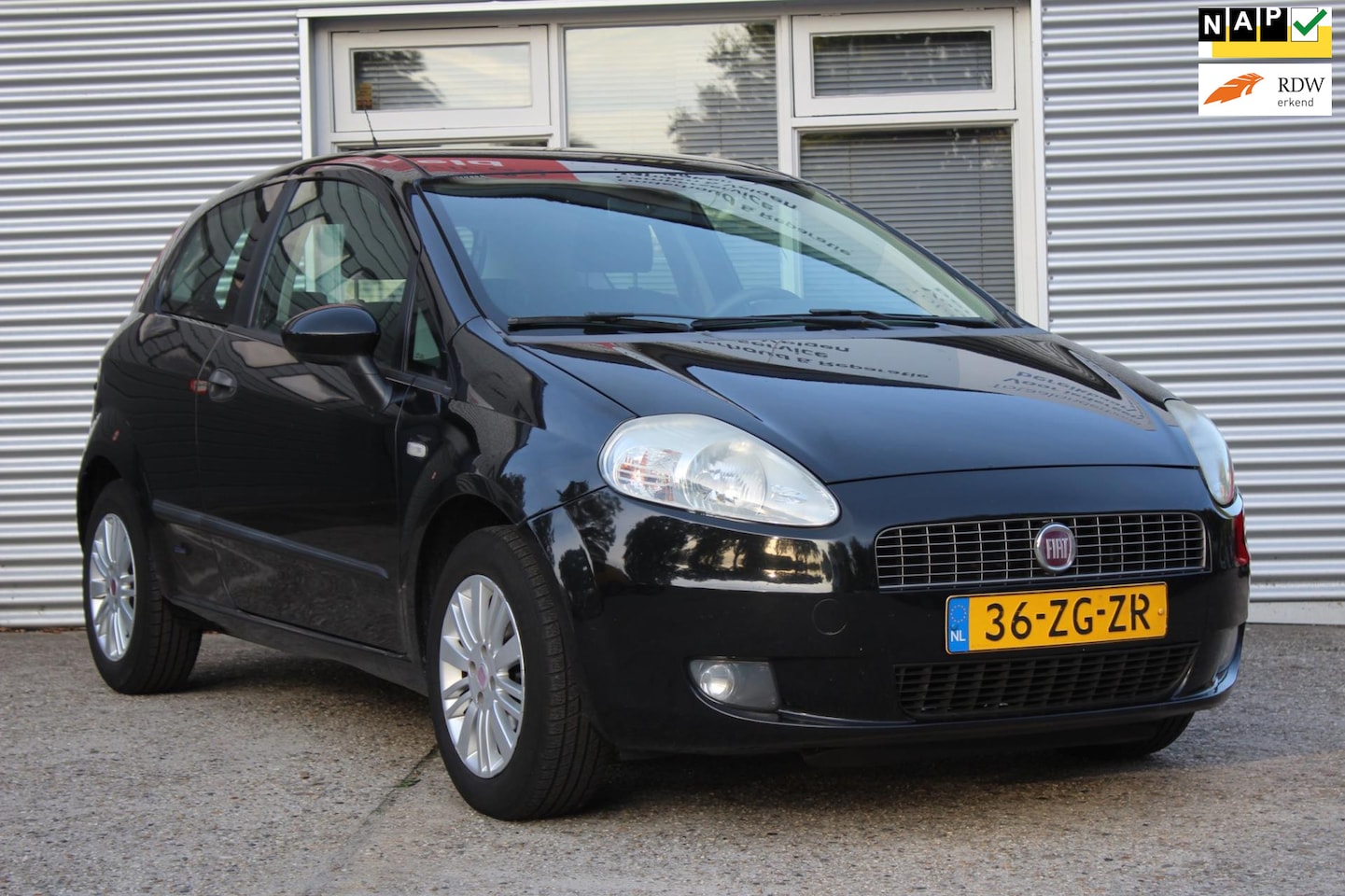Fiat Grande Punto - 1.2 Active Airco, nieuwe apk, lichtmetalen velgen, 2x sleutel, nap, centrale vergrendeling - AutoWereld.nl