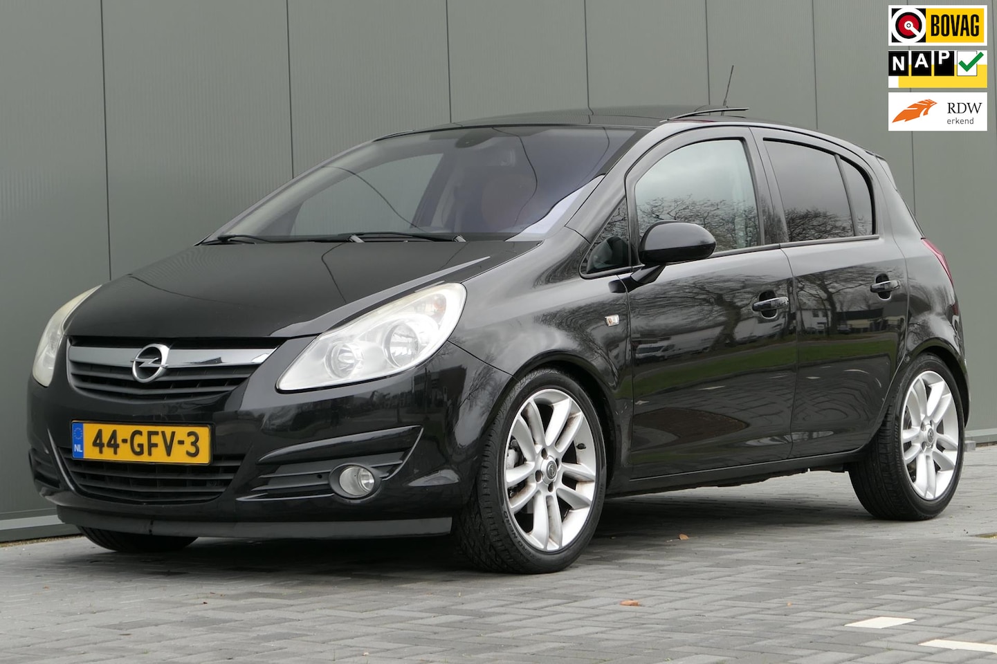 Opel Corsa - 1.4-16V Cosmo NAP Navi Panoramadak Leder Airco - AutoWereld.nl