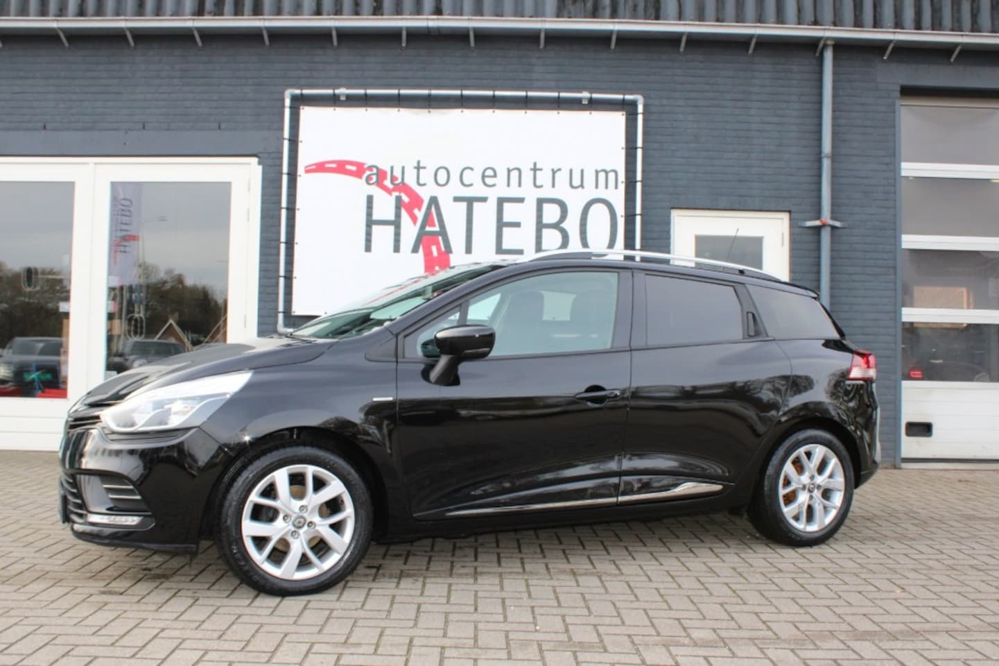 Renault Clio Estate - 0.9 TCE BOSE Estate Navi Camera Multimedia climateenCruise LM - AutoWereld.nl