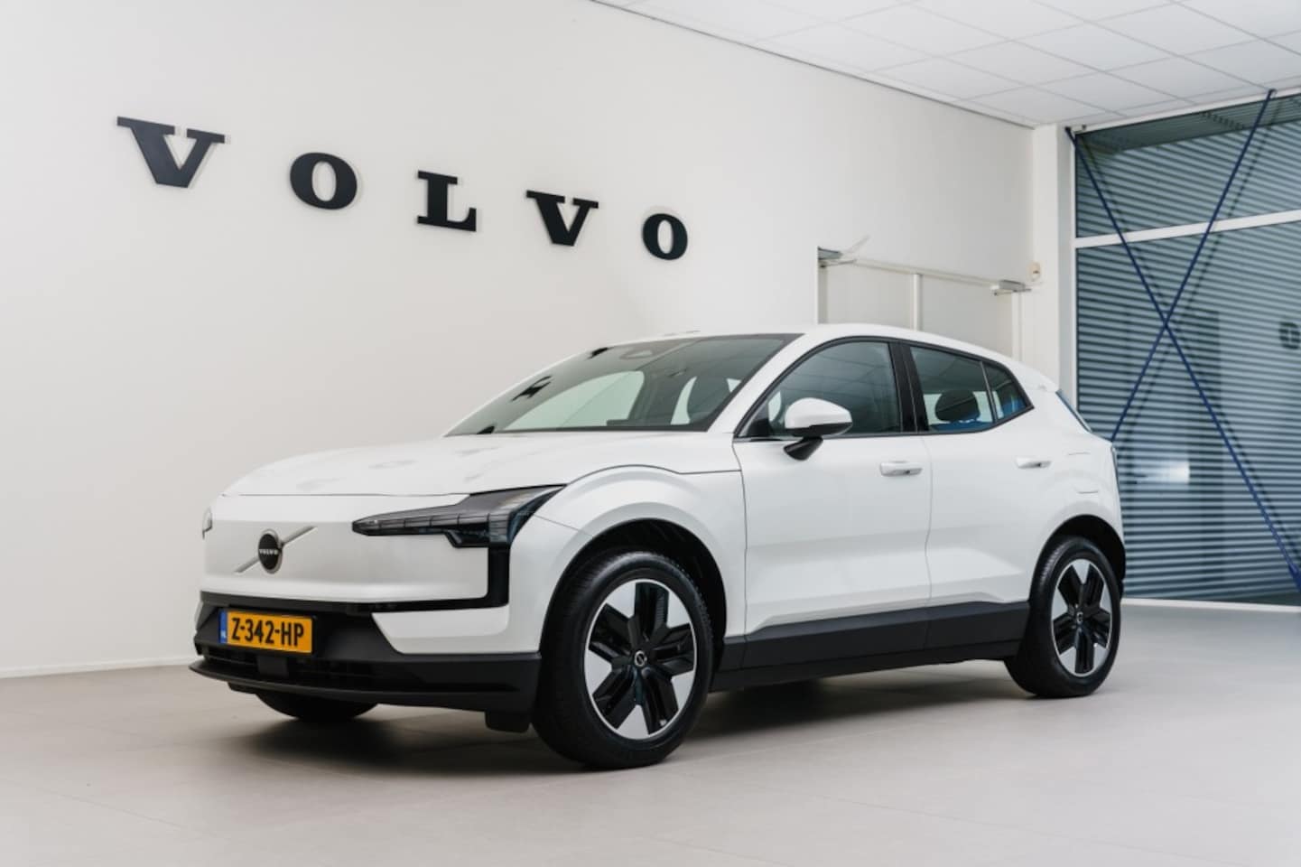 Volvo EX30 - Core, Single Engine, Crystal White - AutoWereld.nl