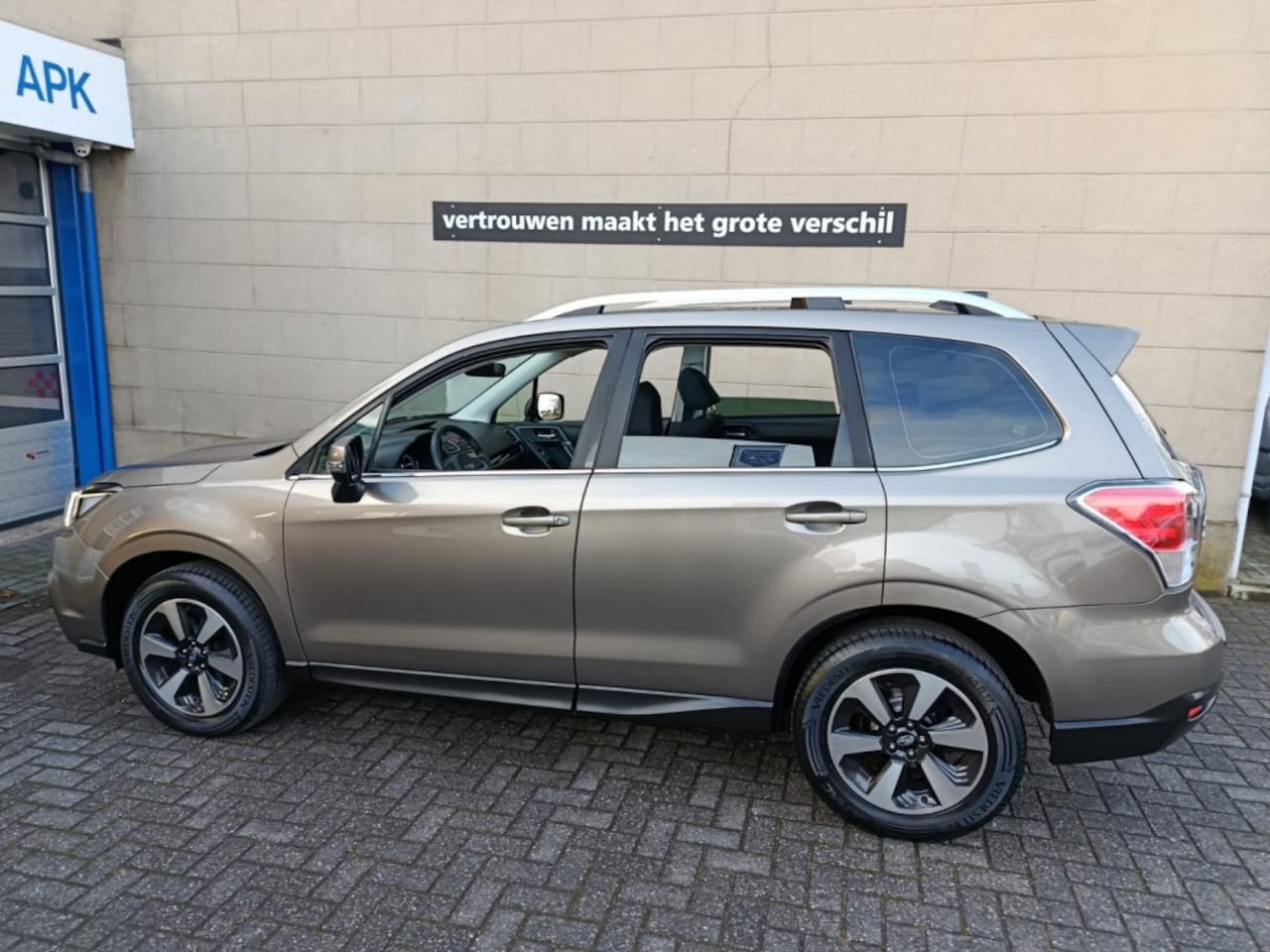 Subaru Forester - 2.0 Luxury 2.0 LUXURY - AutoWereld.nl