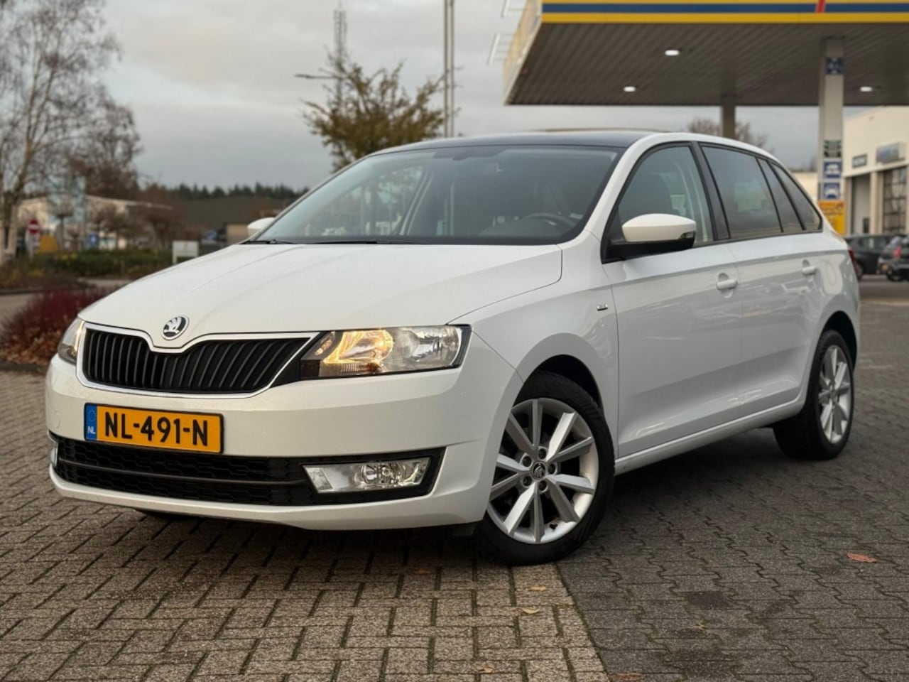 Skoda Rapid - 1.2 TSI AUTOMAAT PANORAMA DAK - AutoWereld.nl