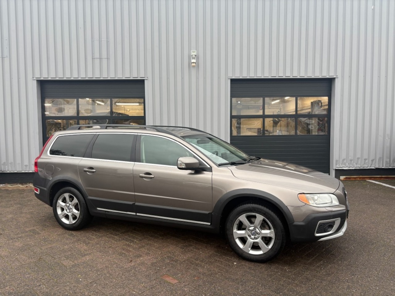 Volvo XC70 - 2.4 D5 Summum 2.4 D5 SUMMUM - AutoWereld.nl