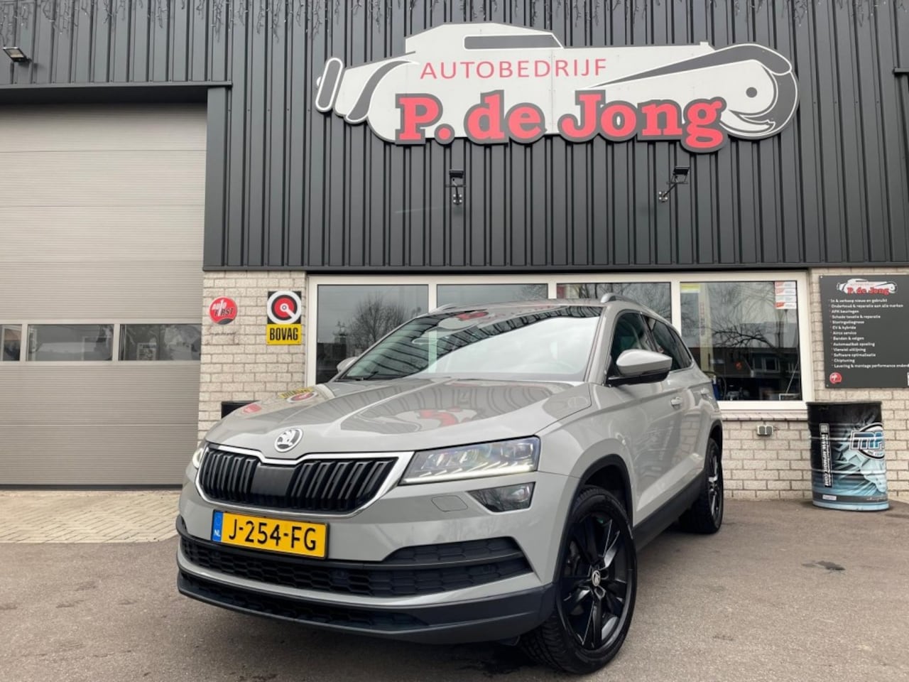 Skoda Karoq - 1.5 TSI ACT Style Business 1.5 TSI ACT Style Business, Camera, Stoel/Stuurverw. Acc, Carplay! - AutoWereld.nl