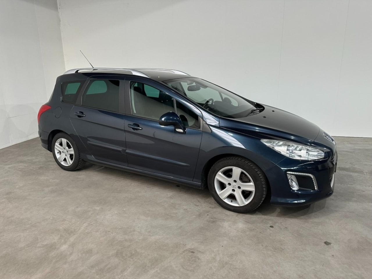 Peugeot 308 - 1.6 Diesel,Automaat, Panodak,Navigatie,Trekhaak,Nieuwe APK - AutoWereld.nl