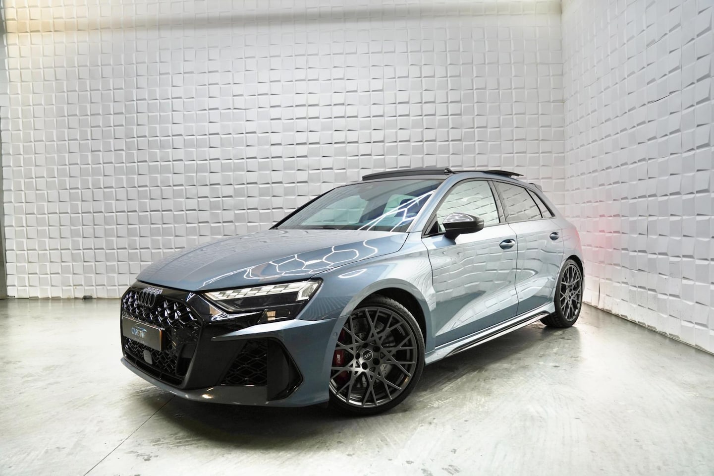 Audi A3 Sportback - 2.5 TFSI RS 3 quattro PANO SONOS CARBON - AutoWereld.nl