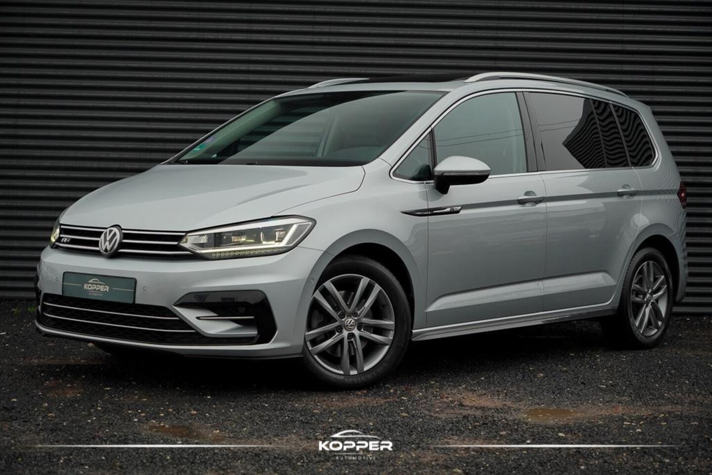 Volkswagen Touran - 1.8 TSI Highline Business R 7p / Stoel&Stuurverwarming / Pano - AutoWereld.nl