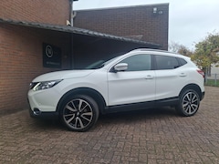 Nissan Qashqai - 1.2 Tekna 116PK Navigatie / Trekhaak / Panoramdak / Achteruitrijcamera / Stoelverwarming /