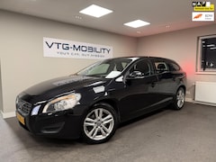 Volvo V60 - 1.6 T3 Kinetic Navi|ClimateControl|PDC A|Dealer Onderhouden|APK 05-2026
