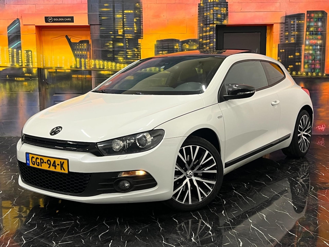Volkswagen Scirocco - 2.0 TSI Pano|Carplay|P. Sensor|Stoelverwarming - AutoWereld.nl