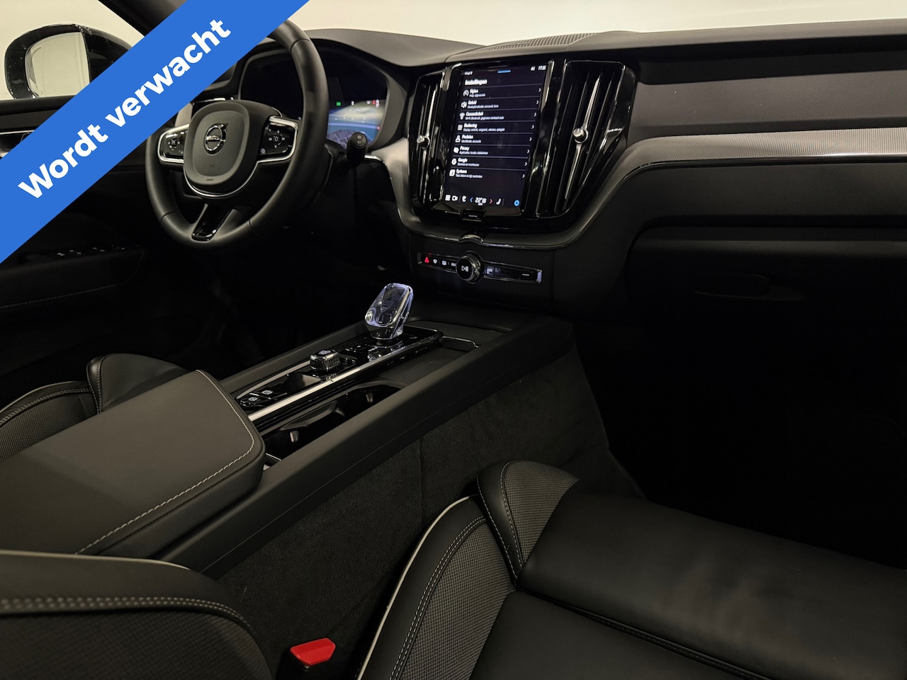 Volvo XC60 - 2.0 T8 Plug-in hybrid AWD Ultra Dark Pano 360 Harman Kardon - AutoWereld.nl