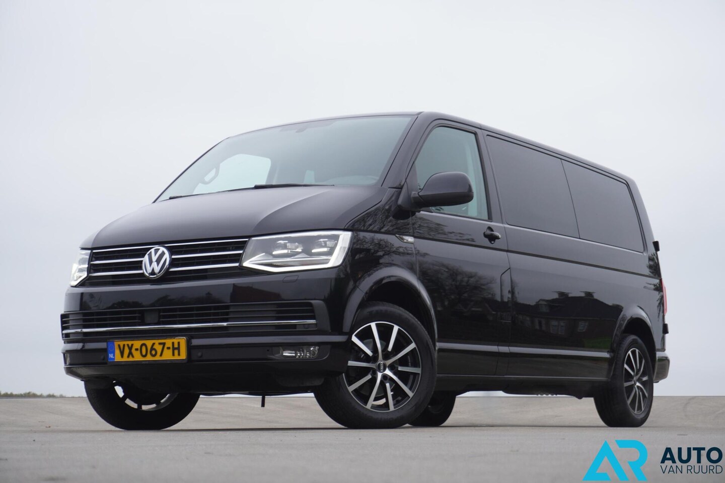 Volkswagen Transporter - 2.0 TDI L2H1 DC * Automaat * LED - AutoWereld.nl
