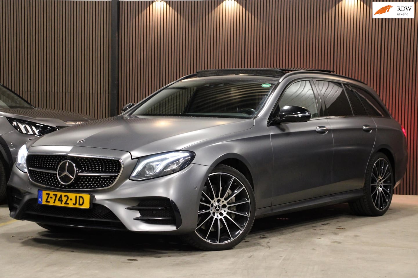 Mercedes-Benz E-klasse - AMG 43 4Matic Premium + Pano Burmester Massage DTR Luchtv. Stoelvent. Stoelverw. Standk. V - AutoWereld.nl