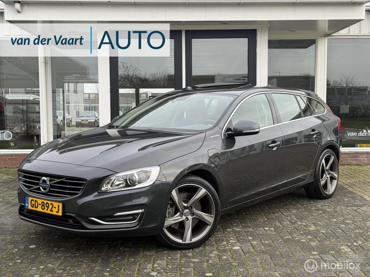Volvo V60 - 2.4 D6 AWD Plug-In Hybrid Summum / Trekhaak / Leder / 19'' - AutoWereld.nl