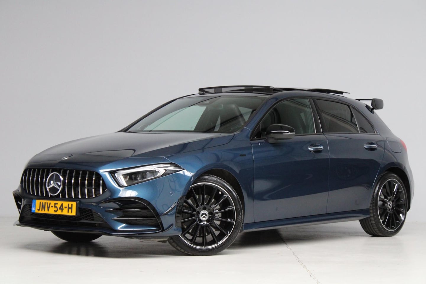 Mercedes-Benz A-klasse - A250e AMG | A45 AMG look | burmester | elek. stoelen | dodehoek detectie | sfeerverlichtin - AutoWereld.nl