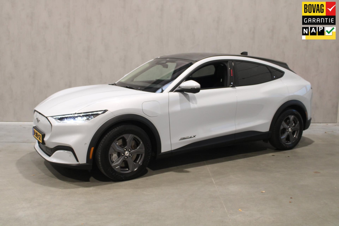 Ford Mustang Mach-E - Extended RWD 98 kWh Leer|B&O|Camera|Panoramadak - AutoWereld.nl