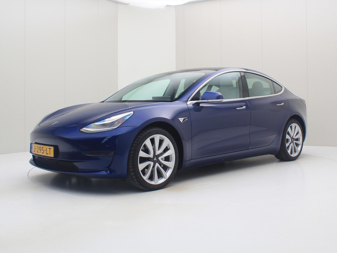 Tesla Model 3 - Long-Range AWD 351pk 75 kWh 90% SoH [ WIT LEDER+AUTOPILOT+19'' LMV+620KM WLTP+PREMIUM AUDI - AutoWereld.nl