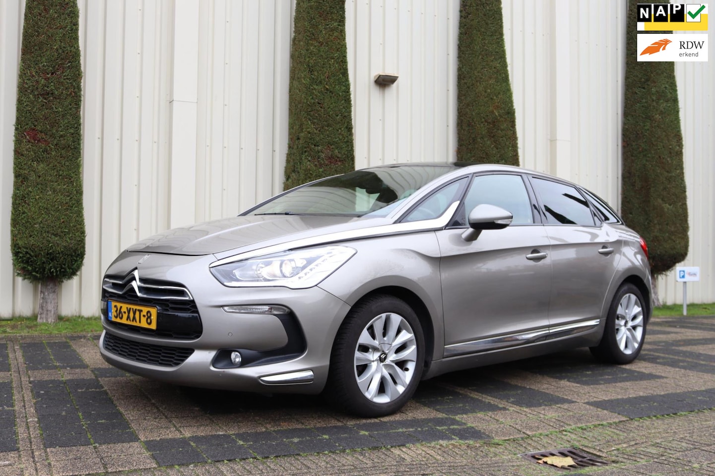 Citroën DS5 - 1.6 THP So Chic Automaat, Climate Control Navigatie - AutoWereld.nl