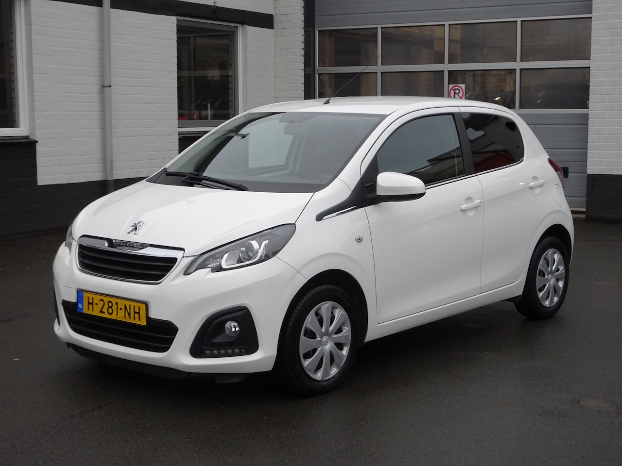 Peugeot 108 - 1.0 e-VTi Active Airco, mistlampen, dagrijverlichting, extra donker glas achter, elektrisc - AutoWereld.nl