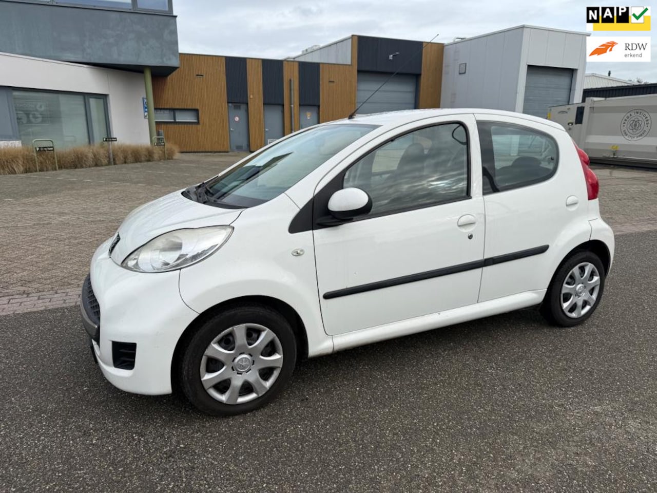 Peugeot 107 - 1.0-12V XS 1.0-12V XS - AutoWereld.nl