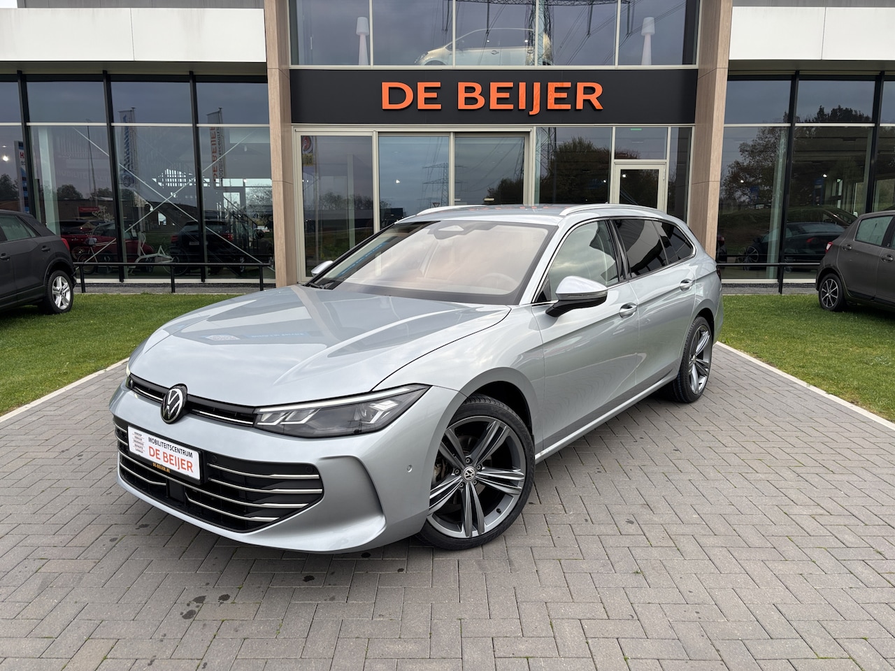 Volkswagen Passat Variant - 1.5 eTSI 150pk Elegance Trekh. I Navigatie I Camera - AutoWereld.nl