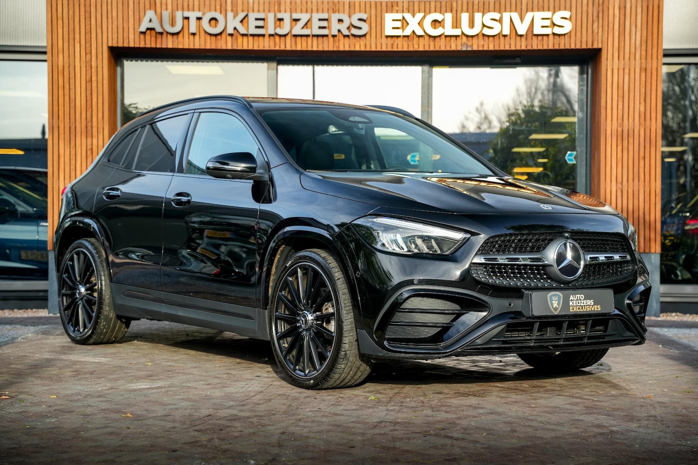 Mercedes-Benz GLA-Klasse - 180 AMG Line Panoramadak Adapt. Cruise Keyless Ambient - AutoWereld.nl