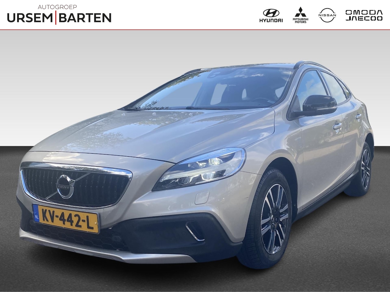 Volvo V40 Cross Country - 2.0 T4 Momentum | Trekhaak - AutoWereld.nl