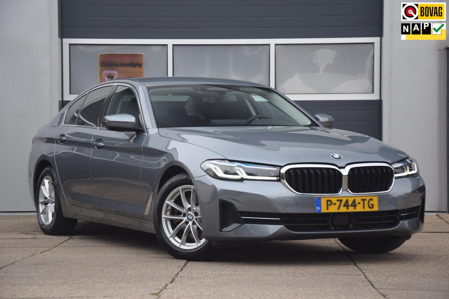 BMW 5-serie - 520i Business Edition Plus CAMERA/HIFI SYSTEM/ADAPTIEVE CRUISE CONTROL - AutoWereld.nl