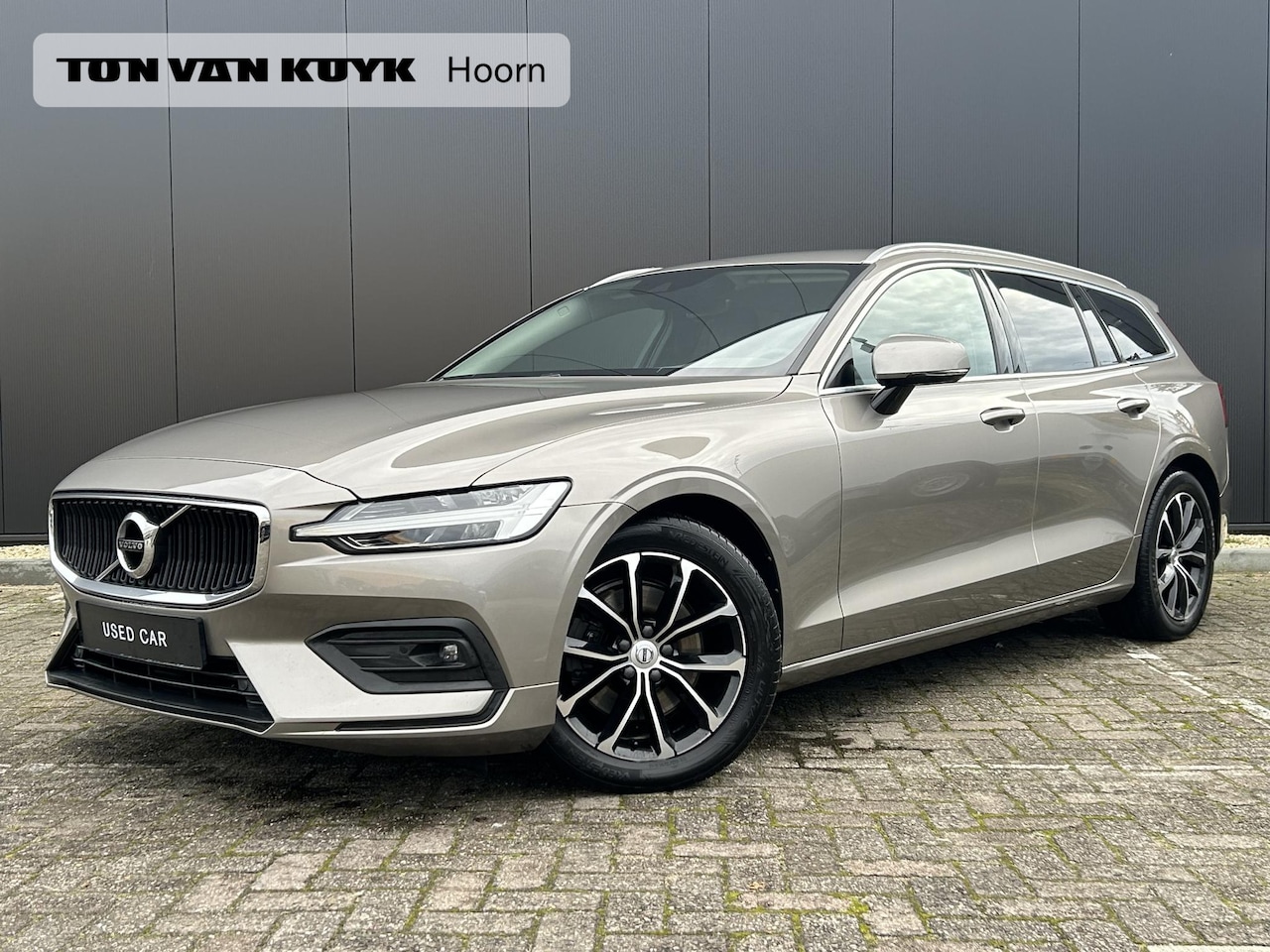 Volvo V60 - 2.0 B3 Business Pro intellisafe/ climate line/ keyless/ extra getint glas/ park assist - AutoWereld.nl