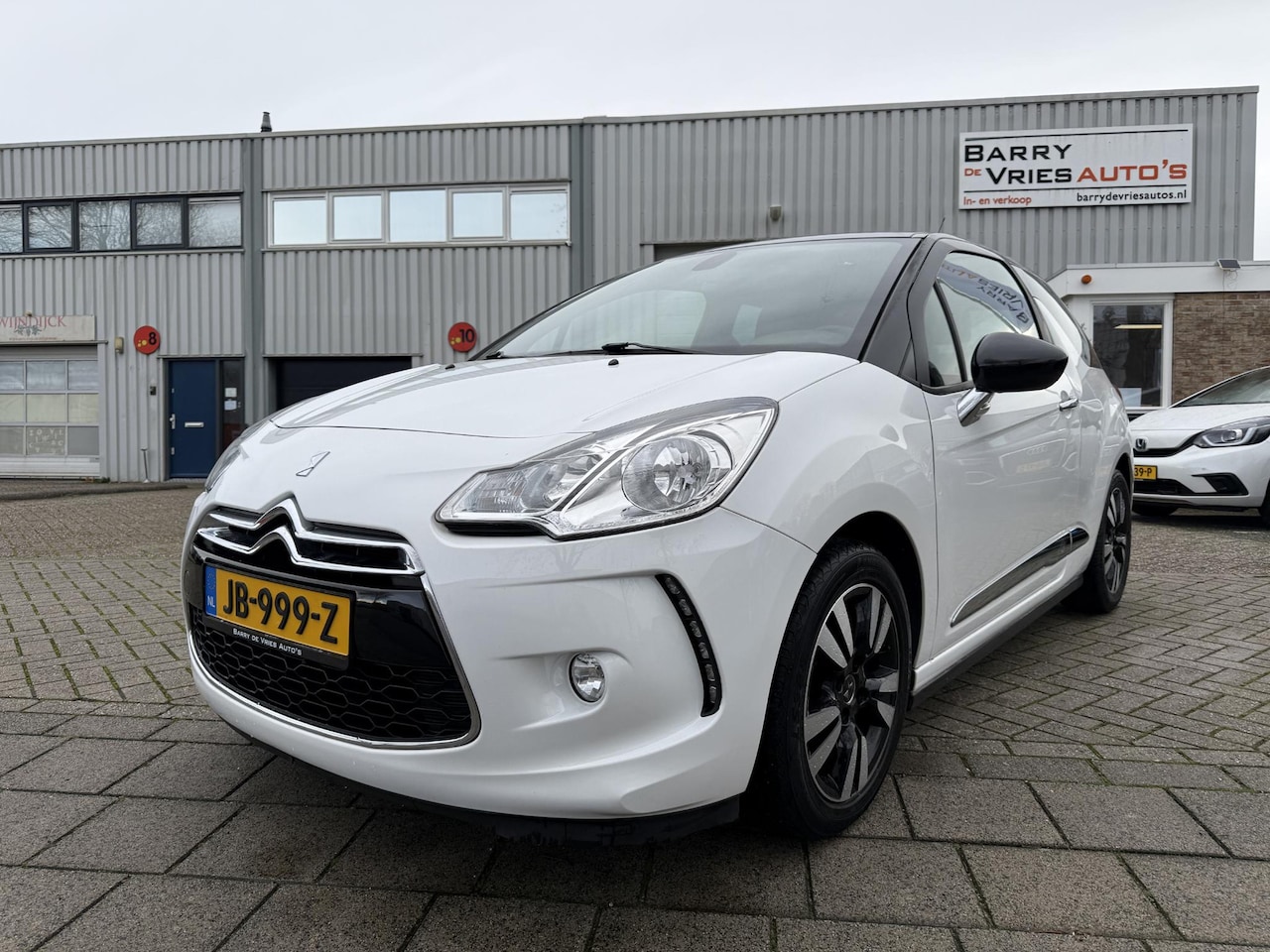 DS 3 - 1.2 PureTech So Chic | Navigatie | Climate Control | Cruise Control | - AutoWereld.nl