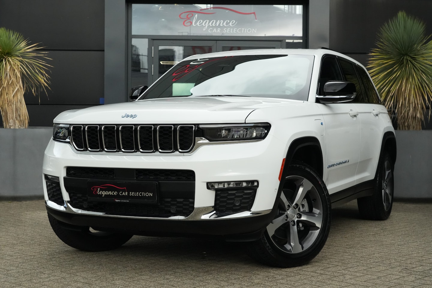 Jeep Grand Cherokee - 2.0 Limited 4xe 380pk Panoramadak/Stoelverwarming/Camera - AutoWereld.nl