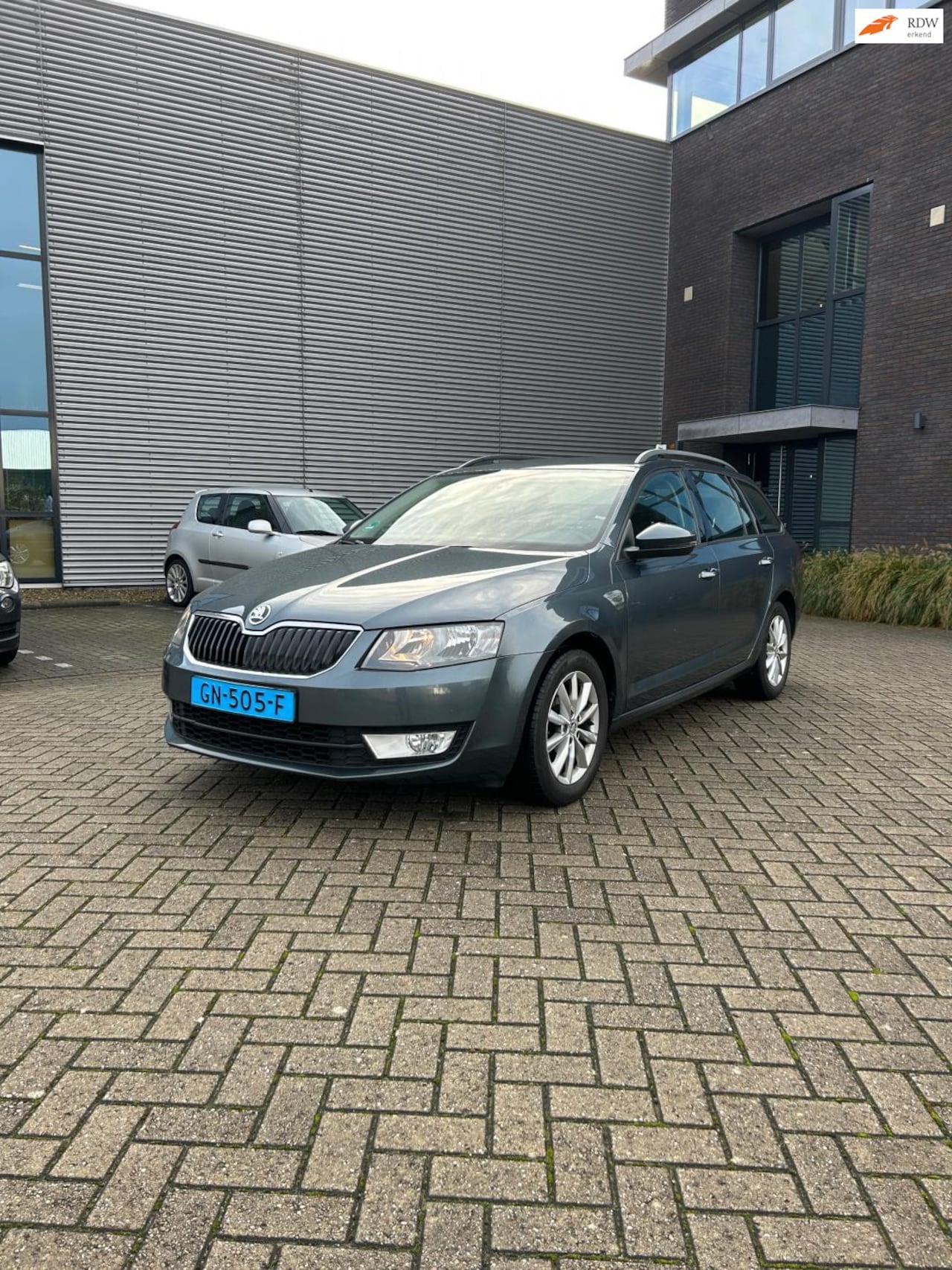 Skoda Octavia - 1.6 TDI DSG Ambition Businessline Euro 6 - AutoWereld.nl