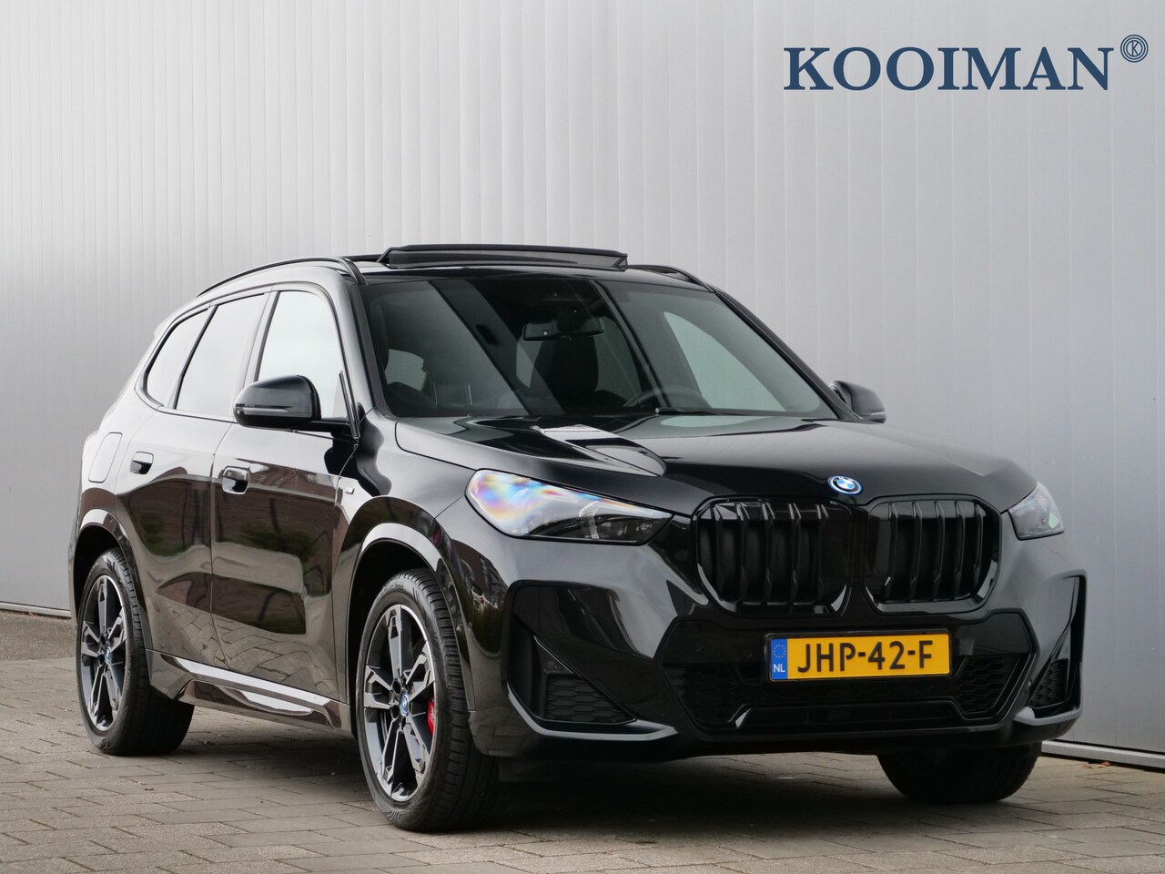 BMW X1 - xDrive25e M Sport pakket Pro 245 Pk Automaat Schuifdak / Winterpakket / Harman Kardon - AutoWereld.nl