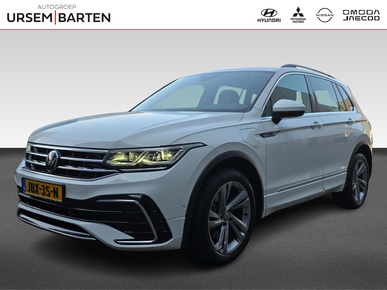Volkswagen Tiguan - 1.4 TSI eHybrid R-Line Business+ | Automaat | Adaptive Cruisecontrol | Achteruitrijcamera/ - AutoWereld.nl