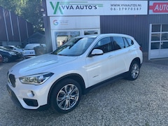 BMW X1 - SDrive20i AUTOMAAT cruise, clima, headup, schuifdak