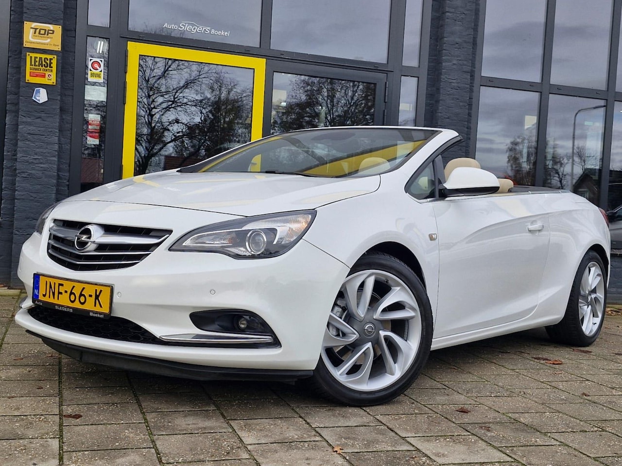 Opel Cascada - 1.6 Turbo Innovation Automaat | Stoelverw | Camera + Sensoren | Climate | Cruise | Navi | - AutoWereld.nl