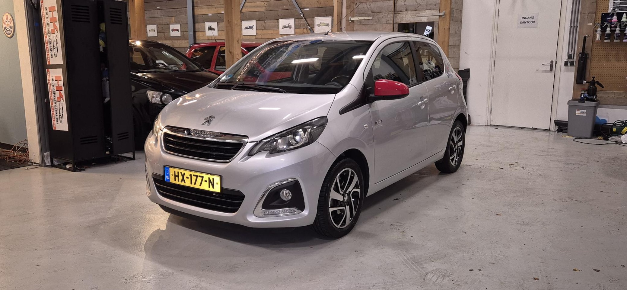 Peugeot 108 - 1.0 e-VTi Envy Airco, Bluetooth, Sportvelgen, Cruise controle, .... - AutoWereld.nl